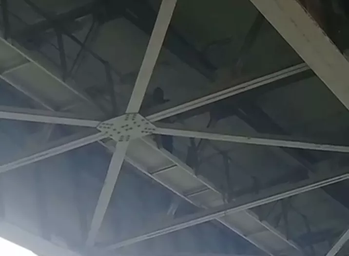 На опорах Тургеневского моста в Краснодаре заметили подозрительного мужчину. Он задержан