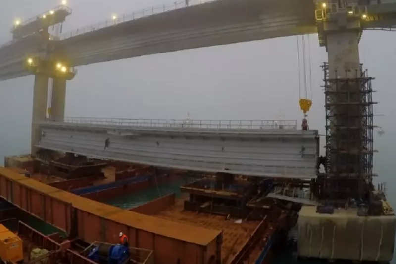 На Крымском мосту завершается восстановление железнодорожных пролетов
