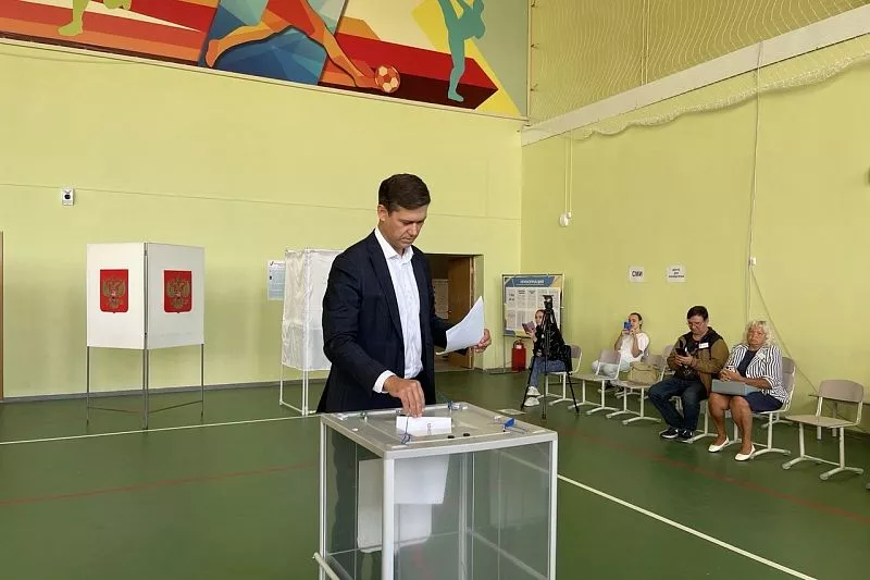 Депутат Госдумы Сергей Алтухов проголосовал на выборах депутатов ЗСК