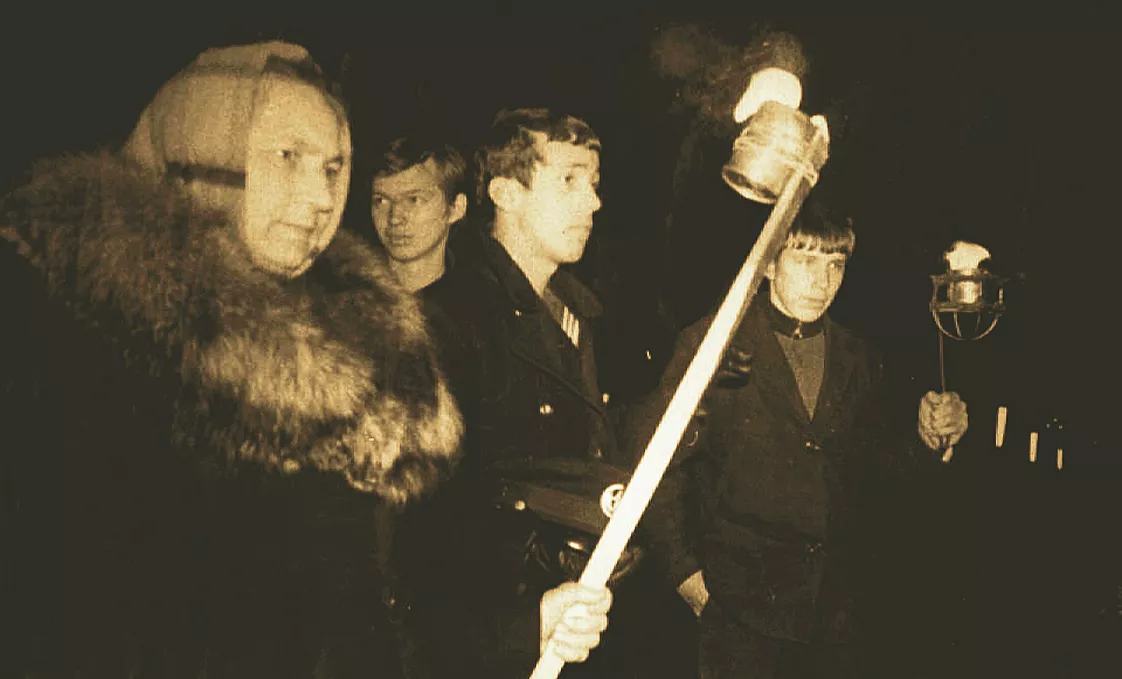 Так проходила акция «Бескозырка» в 1968 году. Ее участники впервые зажгли факелы в память о героях-малоземельцах.