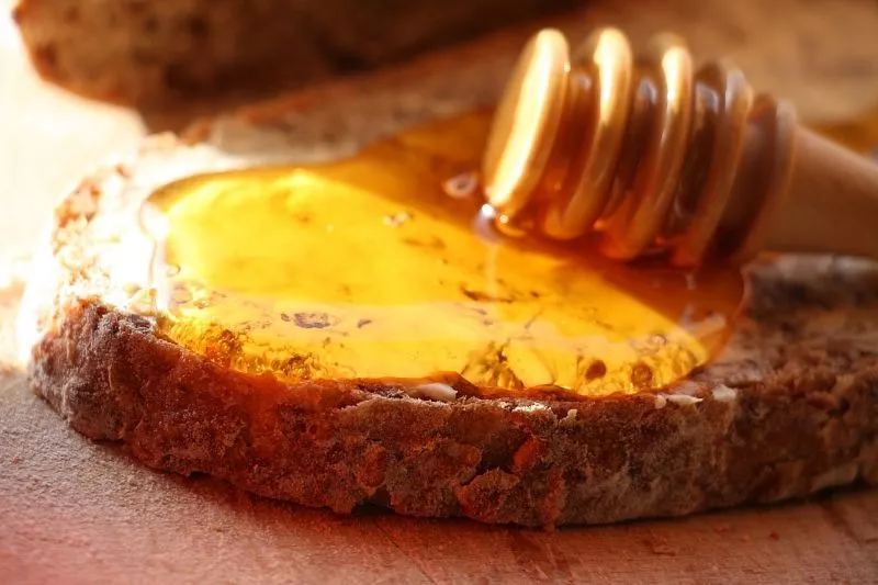 Корица с медом для похудения: в чем польза и как применять