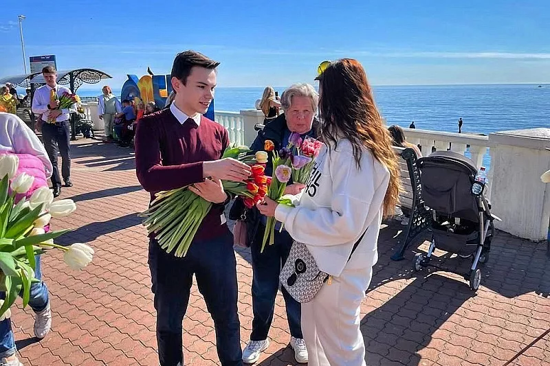 Праздник на берегу моря: как отмечают 8 марта жители и гости Сочи
