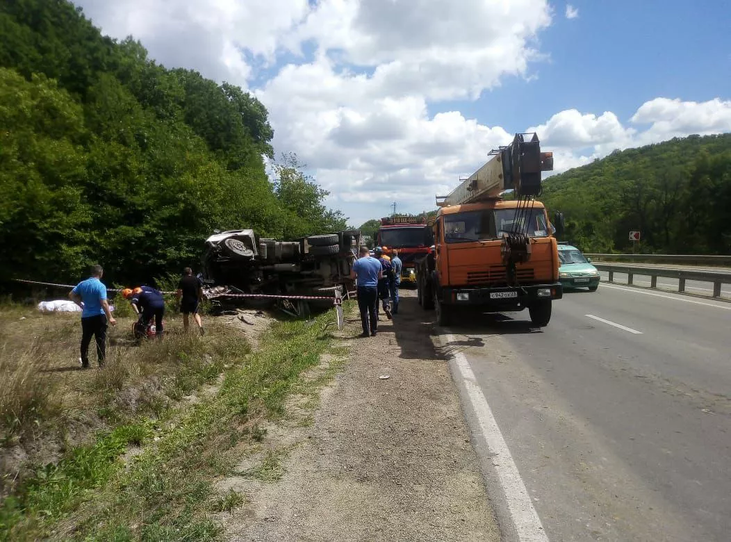 В страшной аварии на трассе под Новороссийском погибли два человека. 23  июля 2022 г. Кубанские новости