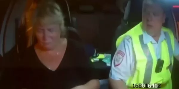 В Сочи полицейские помогли женщине когда ей стало плохо в такси