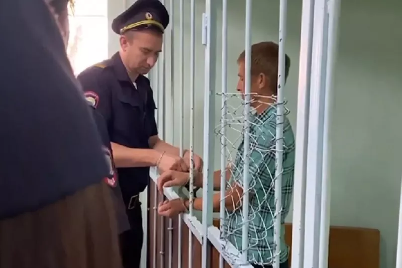 В Краснодарском крае суд арестовал мужчину, облившего кислотой бывшую девушку