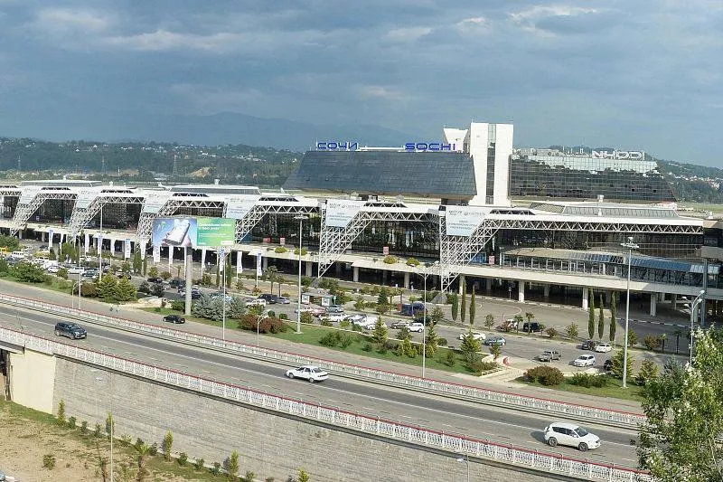 Аэропорт Сочи временно приостанавливал прием рейсов