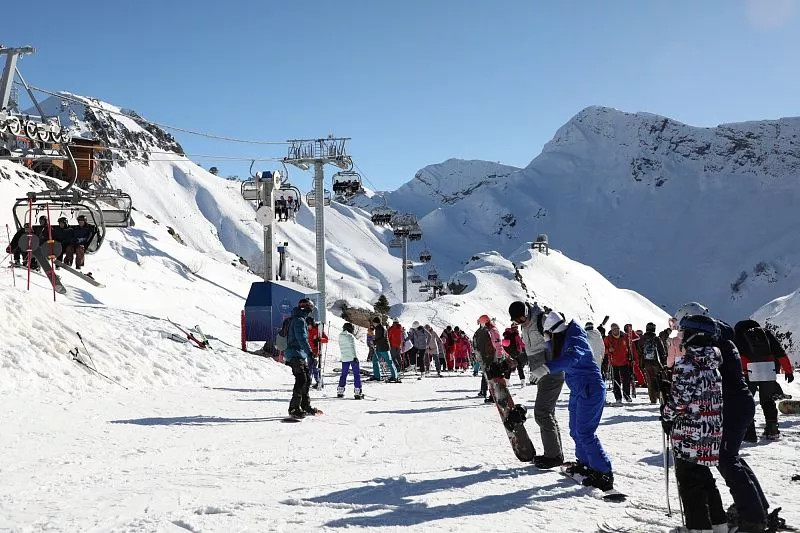 Сугробы на горнолыжных курортах Сочи выросли почти до 1,5 м