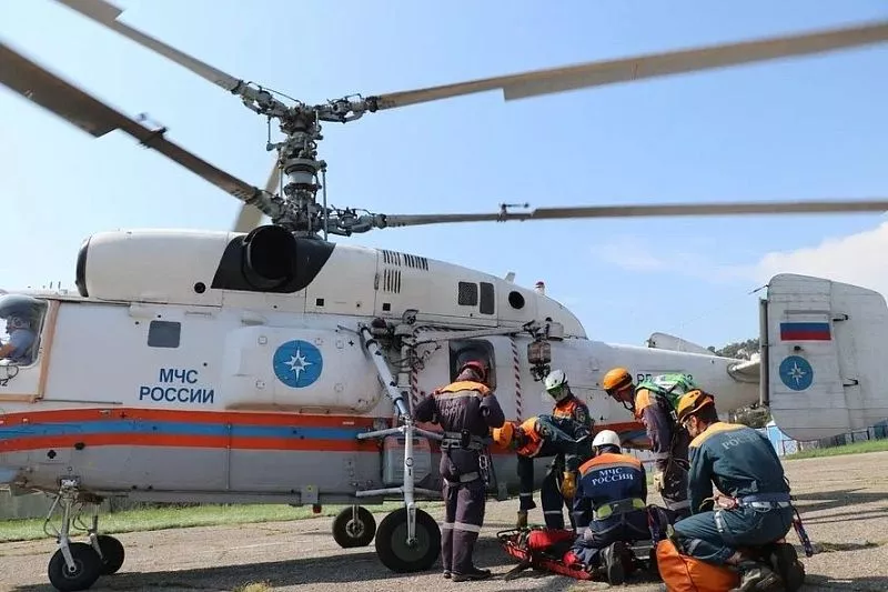 Вертолет эвакуировал пассажиров экстренно севшего воздушного шара в Сочи