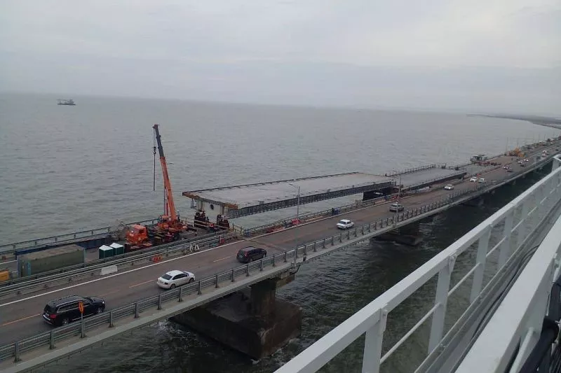 На автодорожной части Крымского моста восстановлены все четыре пролета