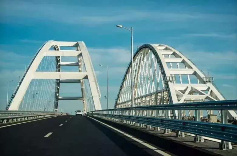 Движение транспорта по Крымскому мосту возобновлено