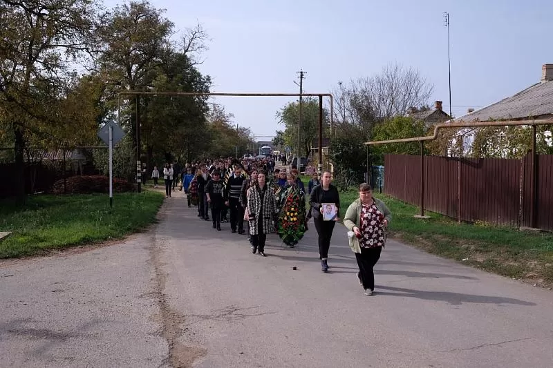 Погода в темрюкском районе краснодарского. Администрация поселка Сенной Темрюкского района. Руководители поселка Сенной Темрюкского района.