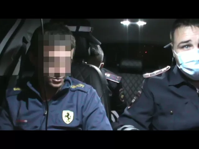 Полицейские Крыма прострелили колёса машины нарушителя, чтобы остановить транспорт