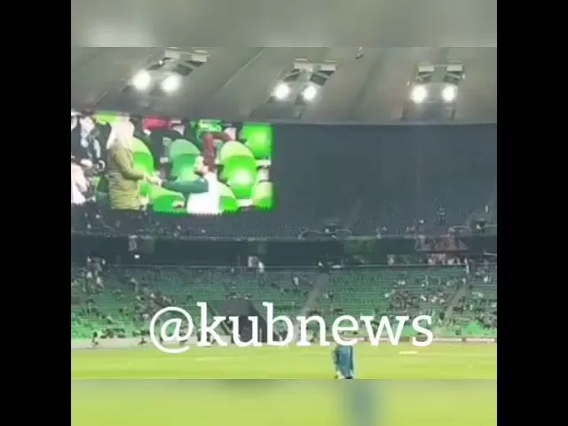 Во время матча «Краснодар» - «Анжи» болельщик сделал предложение своей девушке на стадионе