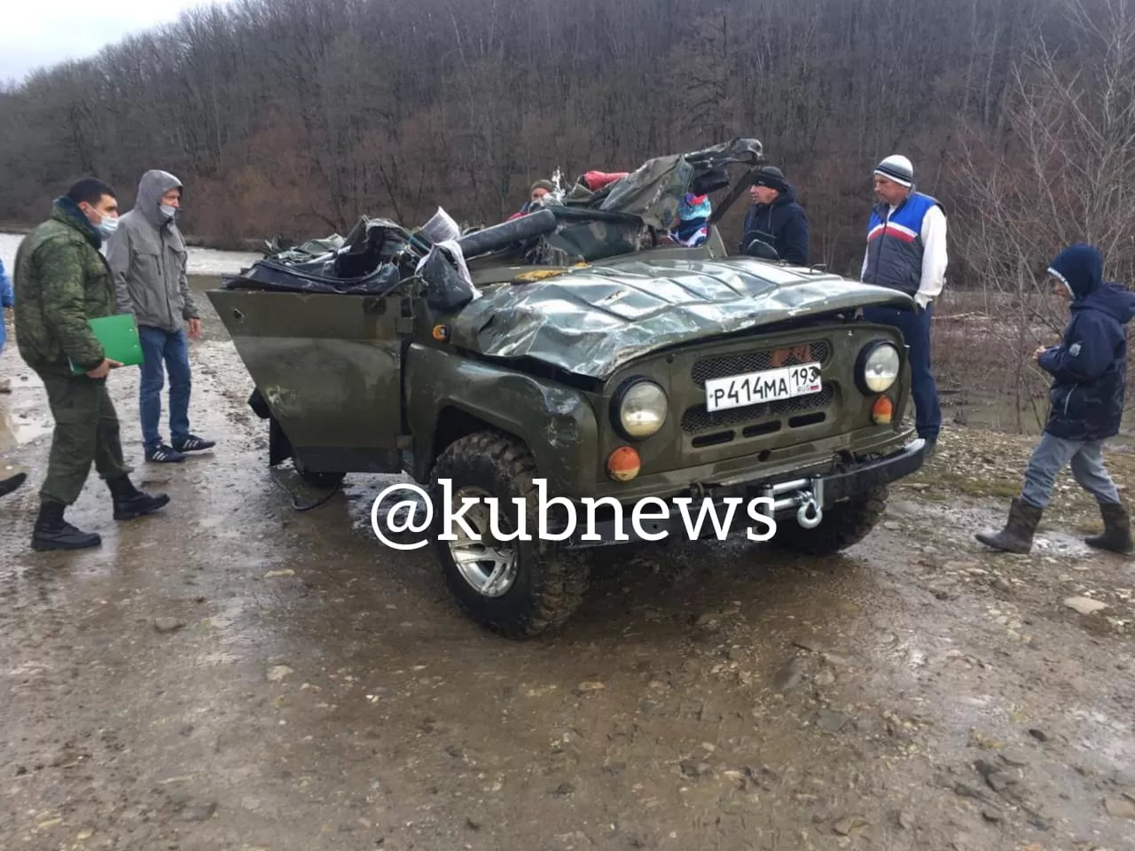 В Краснодарском крае УАЗ с людьми перевернулся в реку. Погибли три человека