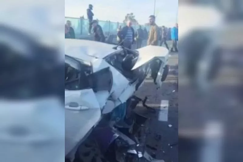Девять автомобилей столкнулись на федеральной трассе в Сочи. Есть погибший и пострадавшие