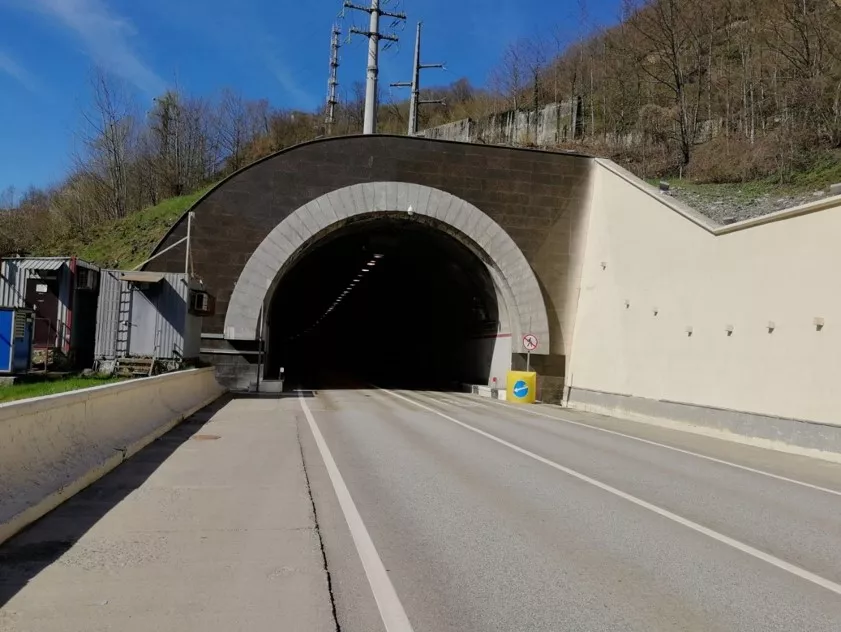 Реверс снят: в двух автомобильных тоннелях под Сочи завершили ремонт ...