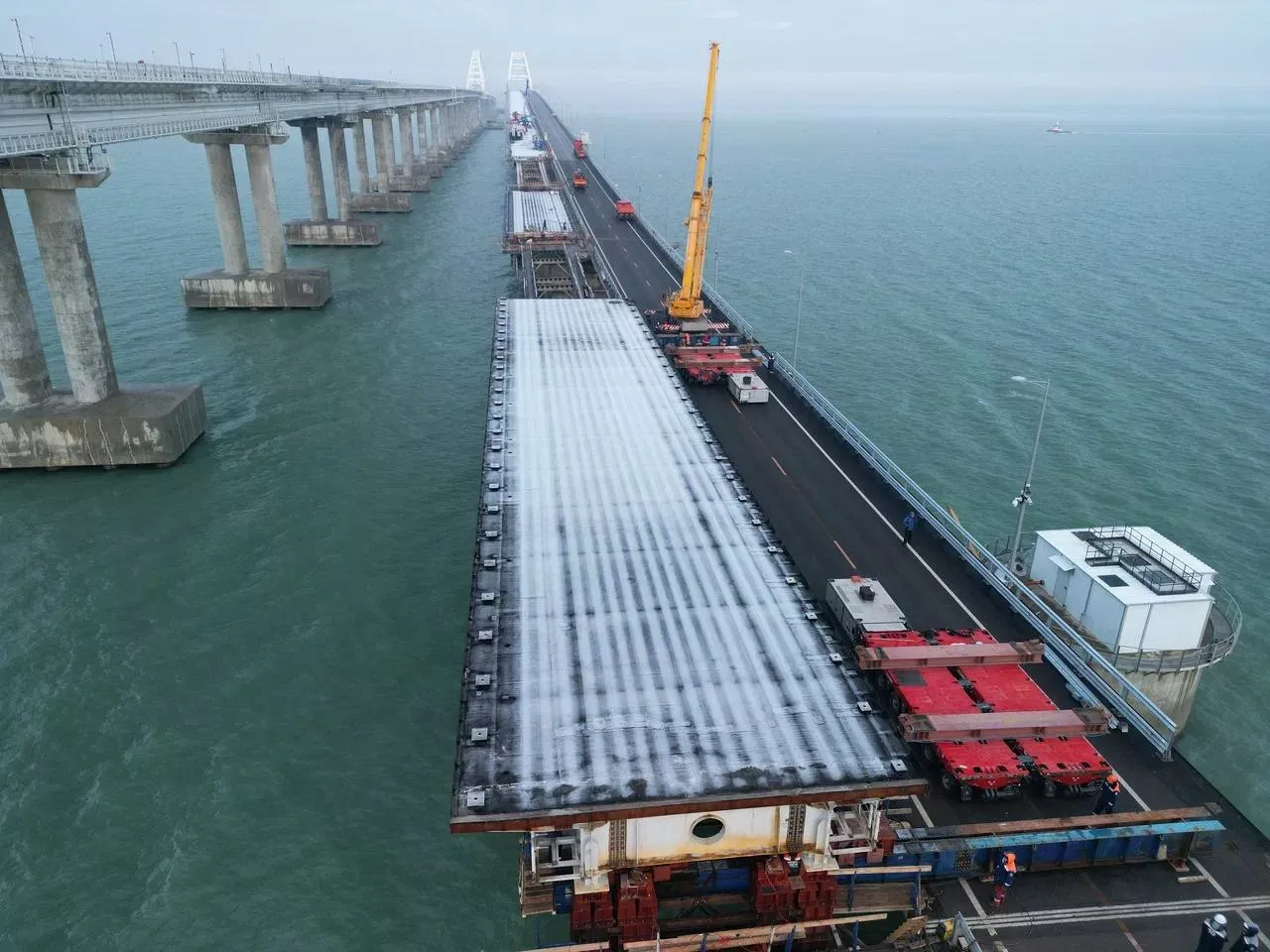 На Крымском мосту завершили надвижку второго пролета автомобильной части 