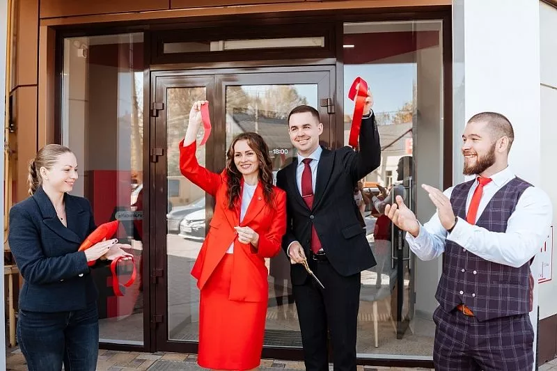 Альфа-Банк торжественно открыл первый phygital-офис в Славянске-на ...