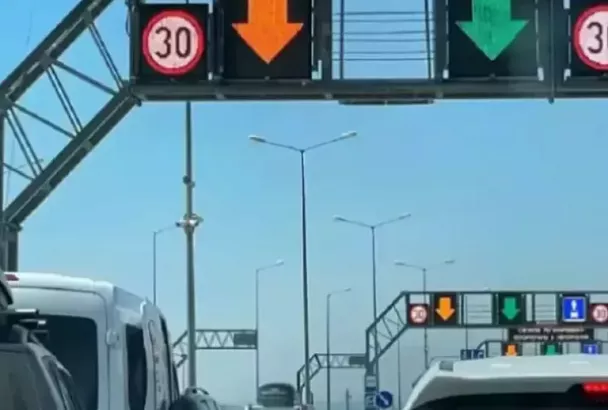 Движение автомобилей по Крымскому мосту возобновилось