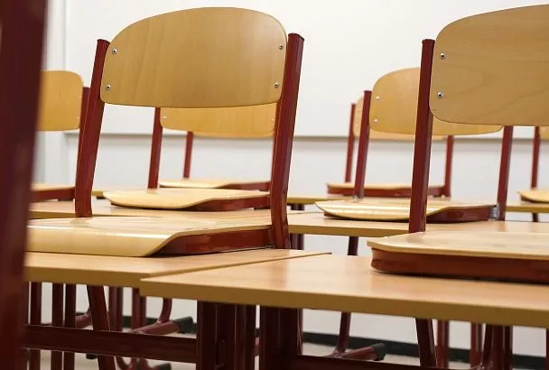 В мэрии Краснодара прокомментировали скандал со школьницей, не попавшей в 10-й класс из-за разноцветных волос