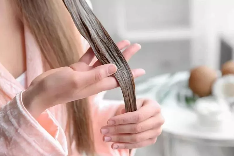 Как сделать волосы гладкими и блестящими в домашних условиях: вам нужно смешать всего 2 ингредиента из аптеки