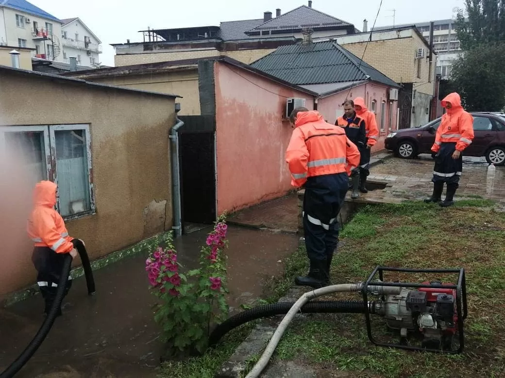 В Анапе устраняют подтопления после залпового ливня - Кубанские новости