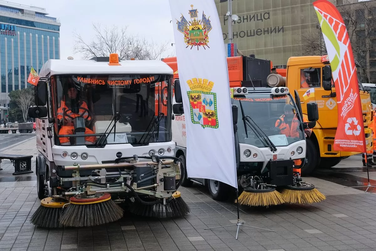 В Краснодаре представили 46 новых мусороуборочных машин - Кубанские новости