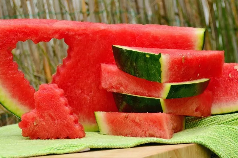 Диетолог назвала 6 летних продуктов, которые реально сжигают жир