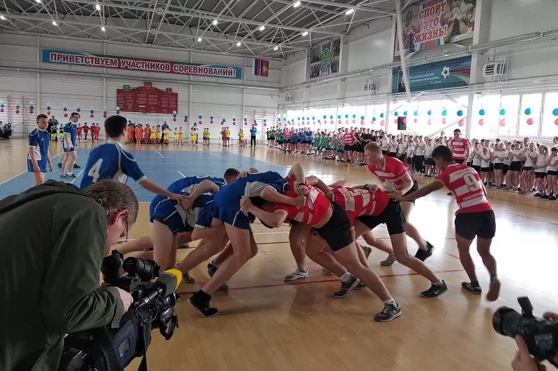 В малобюджетном спорткомплексе в станице Анастасиевской уже тренируется своя регбийная команда.
