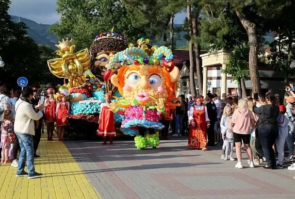 Летний карнавал в Геленджике. С чего все началось и чего ждать в 2018 году