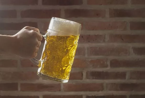 Найдена причина, почему людям хочется пить пиво