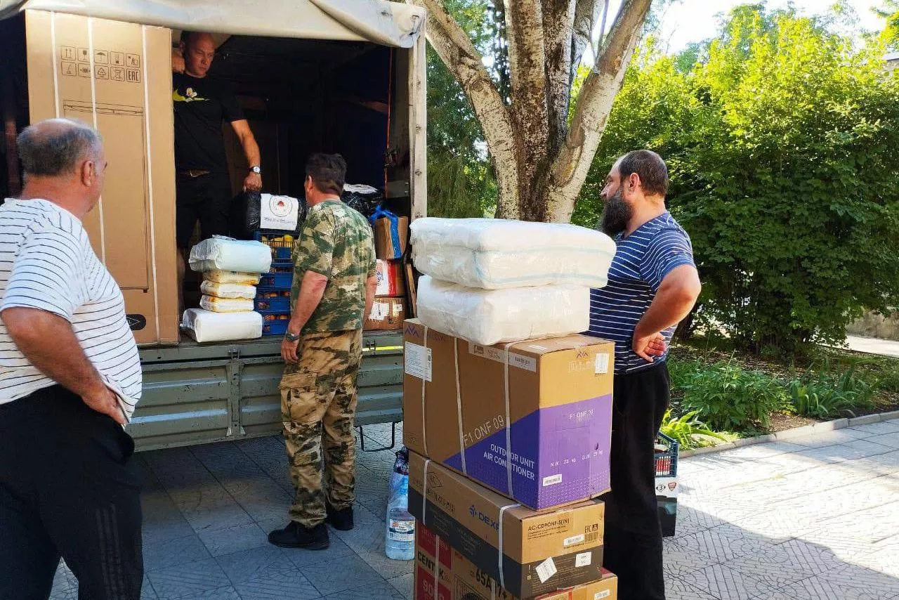 Новороссийские спасатели отвезли две тонны гуманитарной помощи в ЛНР и ДНР