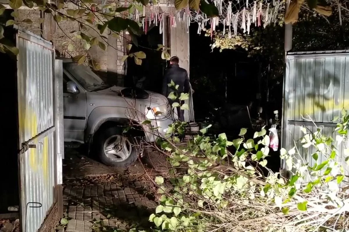 Опубликовано видео штурма дома мужчины, ранившего трех полицейских в Анапе.  15 ноября 2022 г. Кубанские новости