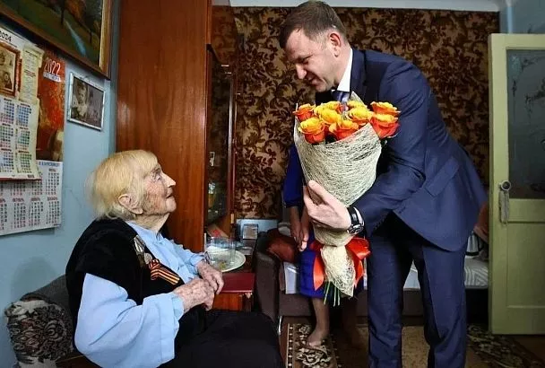 Глава Краснодара в День Победы приехал в гости к ветеранам