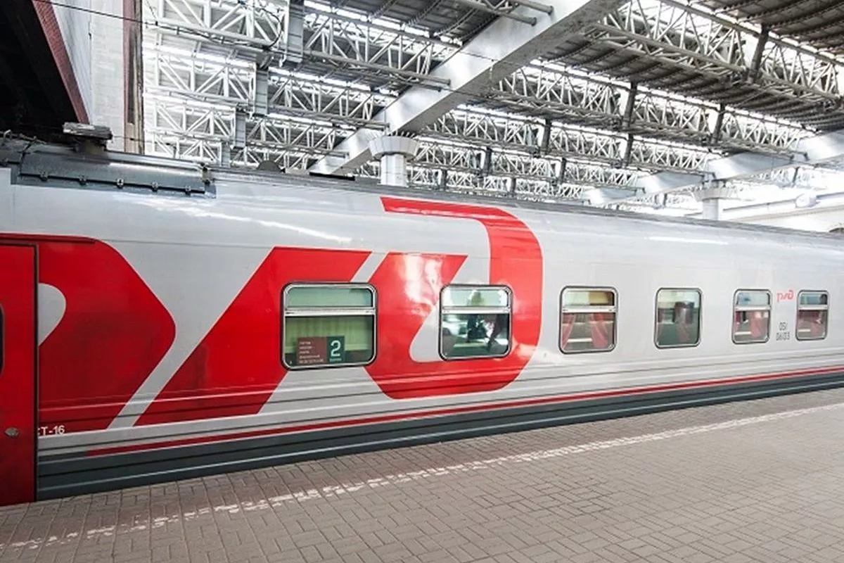 Новейший вагон для маломобильных пассажиров впервые отправили в рейс из ...