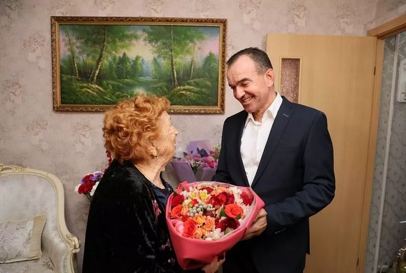 Глава Кубани Вениамин Кондратьев встретился с ветераном Великой Отечественной войны Лидией Резниченко