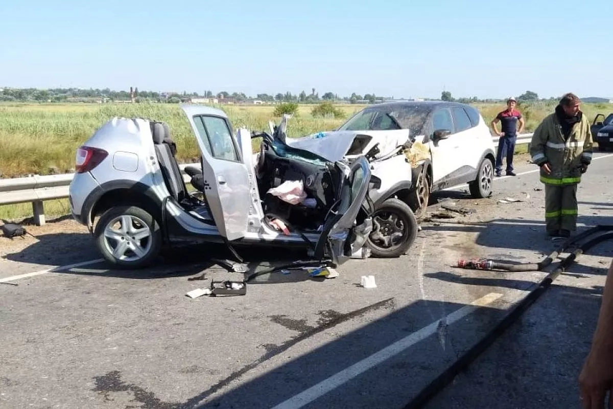 В Краснодарском крае в массовом ДТП с бензовозом погиб мужчина, пострадали  дети