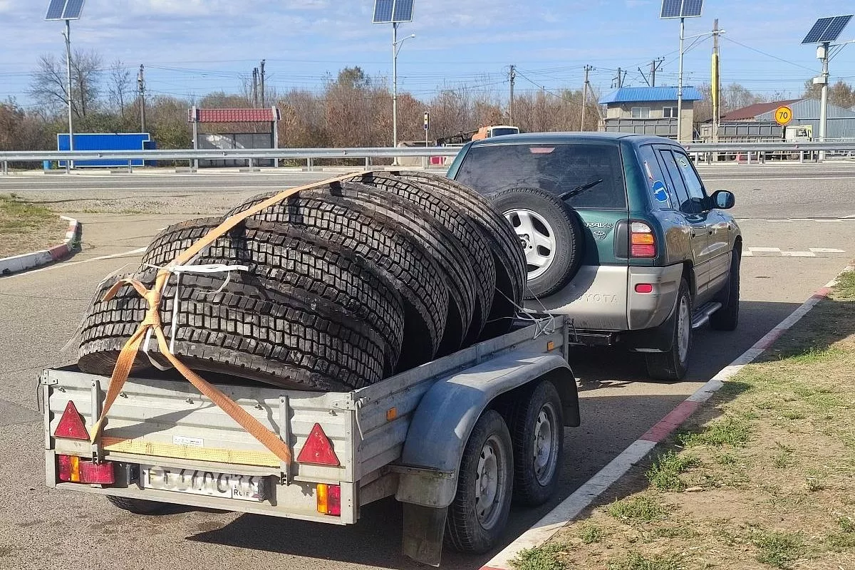 Россиянам запретили ездить на шипованной резине летом. 1 июня 2024 г ...