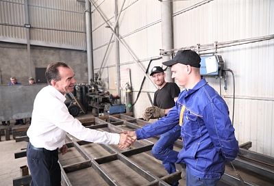 Губернатор Вениамин Кондратьев посетил предприятие по производству сельхозоборудования и маслоэкстракционный завод в Новопокровском районе